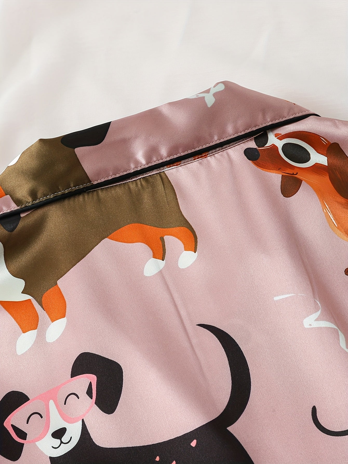 Ladies' Two-piece Satin Pajamas Set In Red Bean Paste Color with A Small Dog Pattern, Ladies' Two-piece Short-sleeved Stand-up Collar Top Paired with Shorts, Ladies' Pajamas for Home Wear, Two-piece Women'S Set