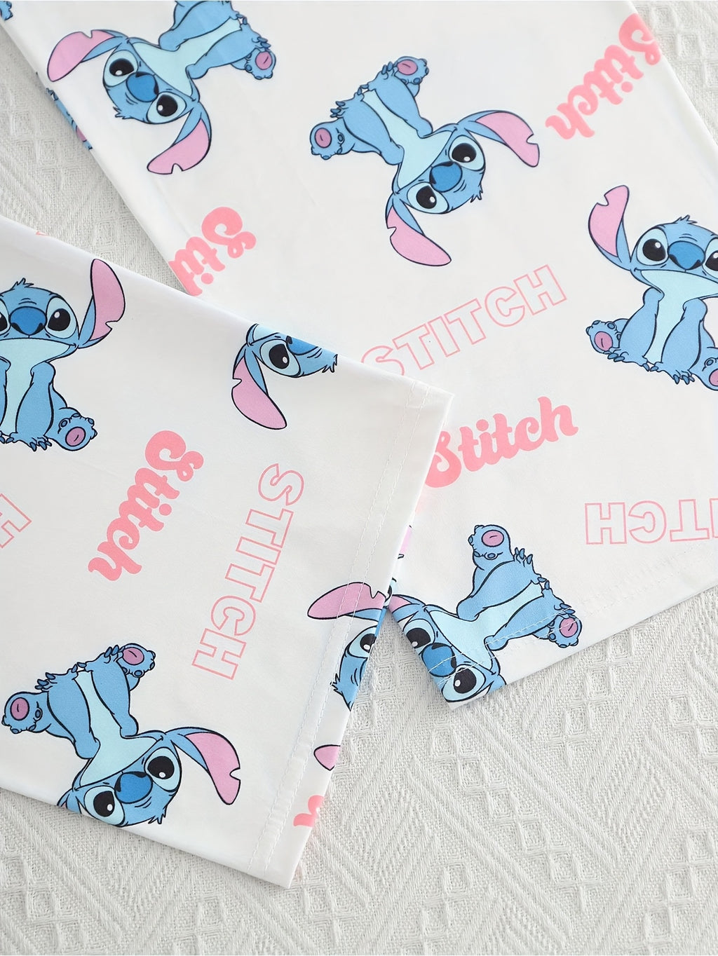 Disney Stitch Two-piece Set Women'S Sleepwear Set, White Set with Cute Cartoon Print Of Stitch Pattern, Round Neck Short Sleeved Top And Pants, Comfortable Fabric Home Suit Set, Thin Material