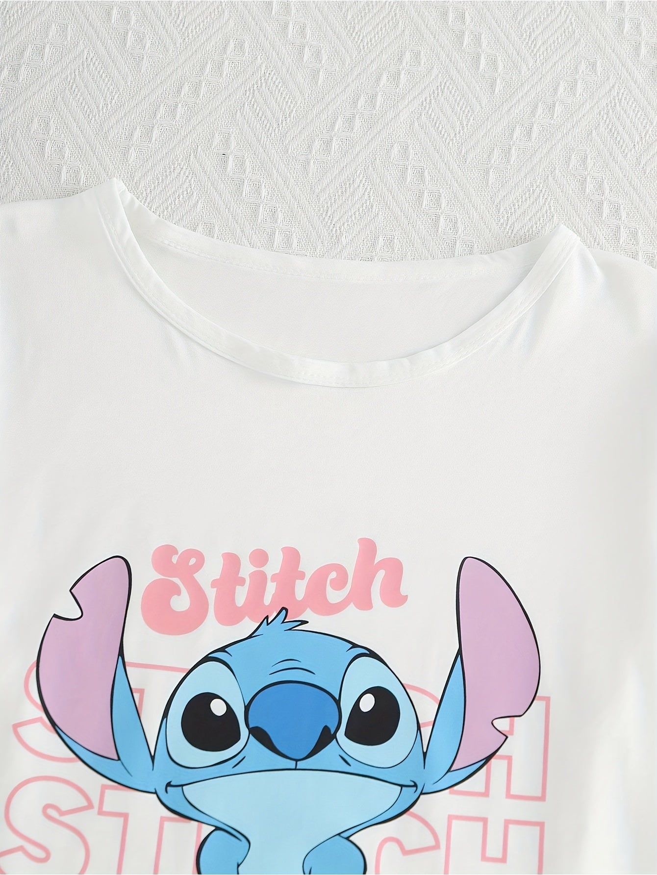 Disney Stitch Two-piece Set Women'S Sleepwear Set, White Set with Cute Cartoon Print Of Stitch Pattern, Round Neck Short Sleeved Top And Pants, Comfortable Fabric Home Suit Set, Thin Material