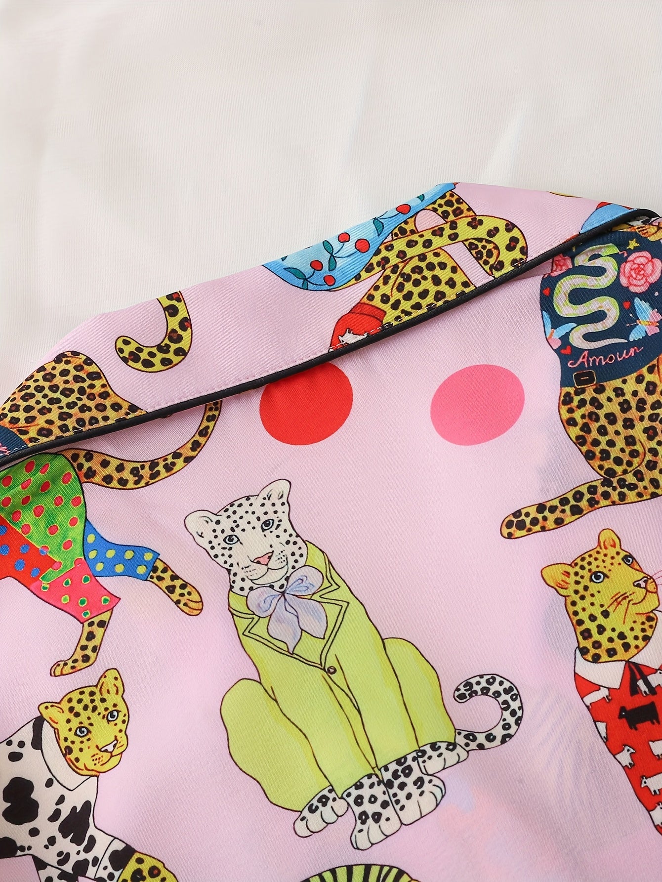 Ladies' Two-piece Satin Pajama Set with Colorful Leopard Pattern, Women's 2pcs Short-sleeved Stand Collar Top Paired with Shorts, Women's Pajamas for Home Wear, Two-piece Women's Set