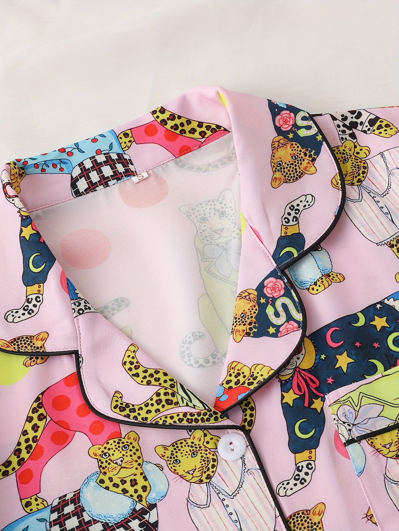 Ladies' Two-piece Satin Pajama Set with Colorful Leopard Pattern, Women's 2pcs Short-sleeved Stand Collar Top Paired with Shorts, Women's Pajamas for Home Wear, Two-piece Women's Set