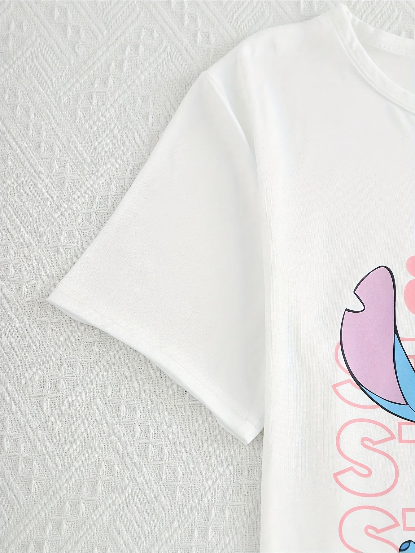 Disney Stitch Two-piece Set Women'S Sleepwear Set, White Set with Cute Cartoon Print Of Stitch Pattern, Round Neck Short Sleeved Top And Pants, Comfortable Fabric Home Suit Set, Thin Material